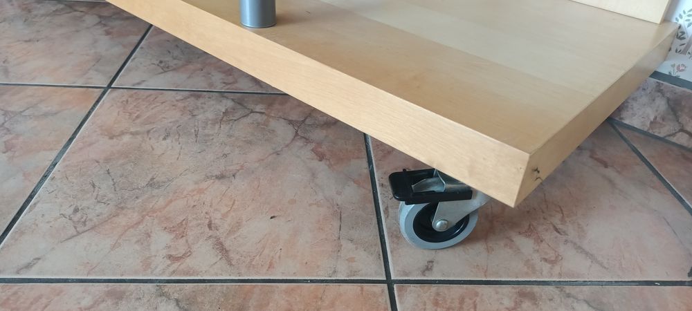 Stolik RTV Ikea na kółkach