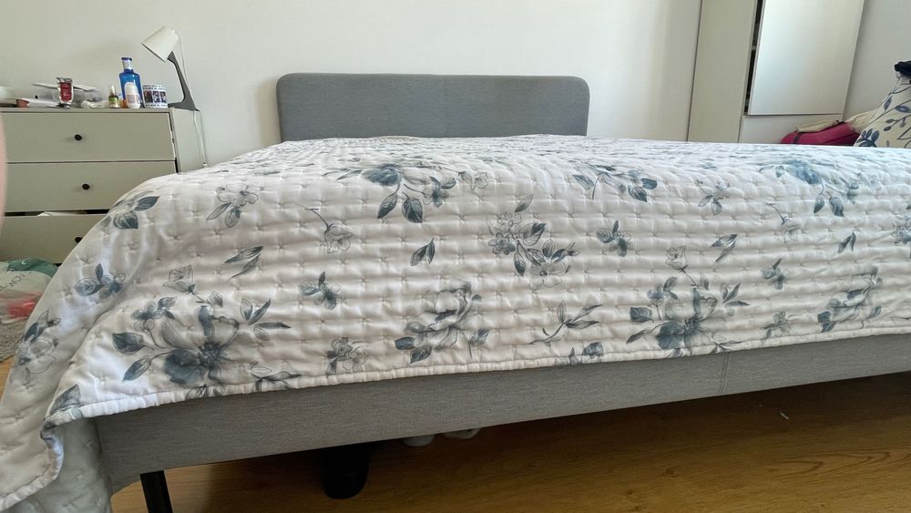 Cama de casal e colchão