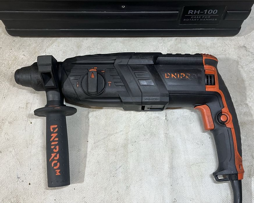 Dnipro-M RH-100 Перфоратор SDS+ 2.8Дж 880Вт Кейс