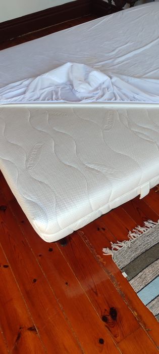 Estrado de cama de casal e colchão