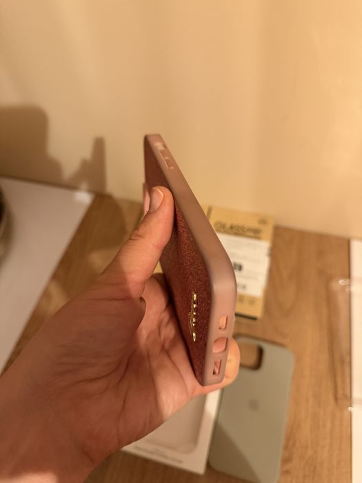 Etui guess z pudelkiem do iphone 13 pro max