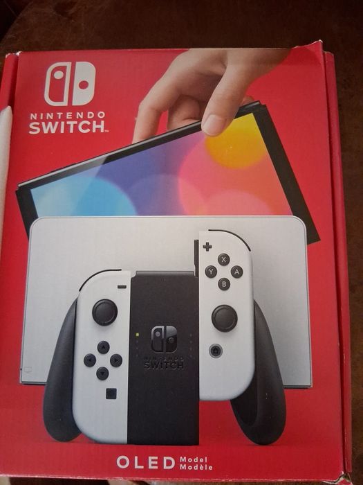 Nintendo Switch OLED branca, usada apenas 1 vez. Estado impecável, sem marcas de uso. Completa com caixa e acessórios originais.