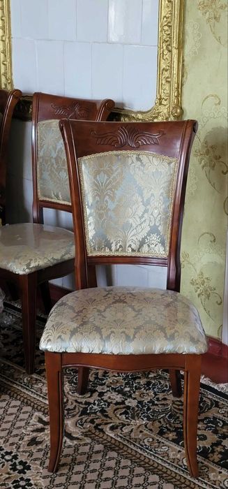 Стільці для зали в ідеальному стані