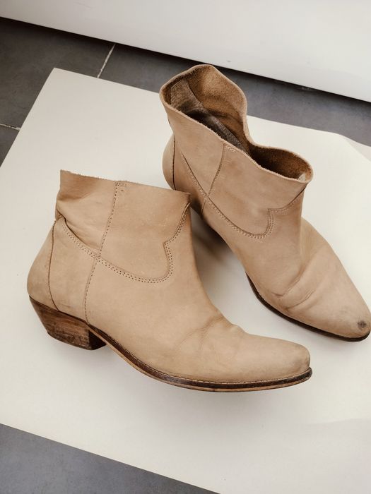 Botins pele cor areia • tamanho 40
