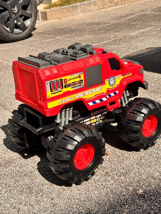 Pack Brinquedos Criança – Cozinha Madeira + Carrinho MOITO + Monster Truck Bombeiros