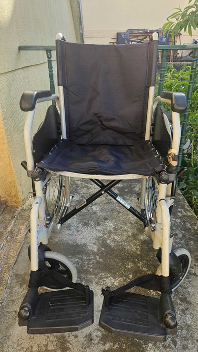 Cadeira de rodas usada