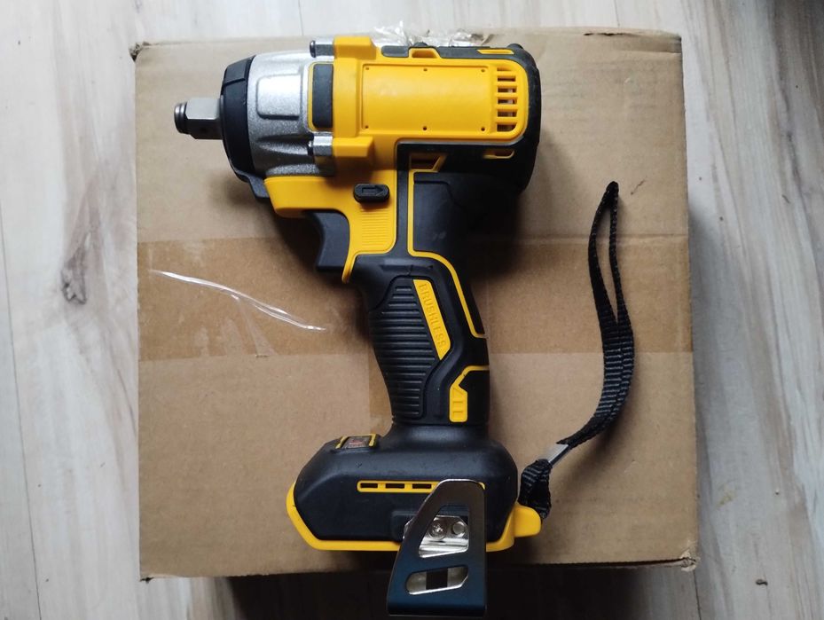 Klucz udarowy na baterie DeWalt 18-20V XR