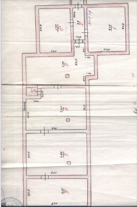 Продам просторе приміщення у місті з великою квадратурою