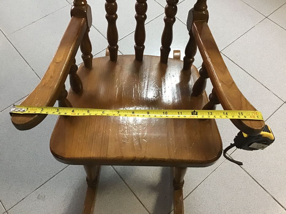 Cadeira de baloiço em madeira para criança