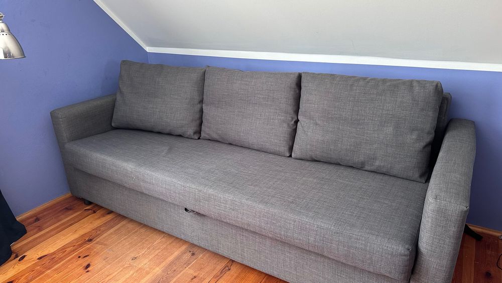 Szara rozkładana kanapa z IKEAA