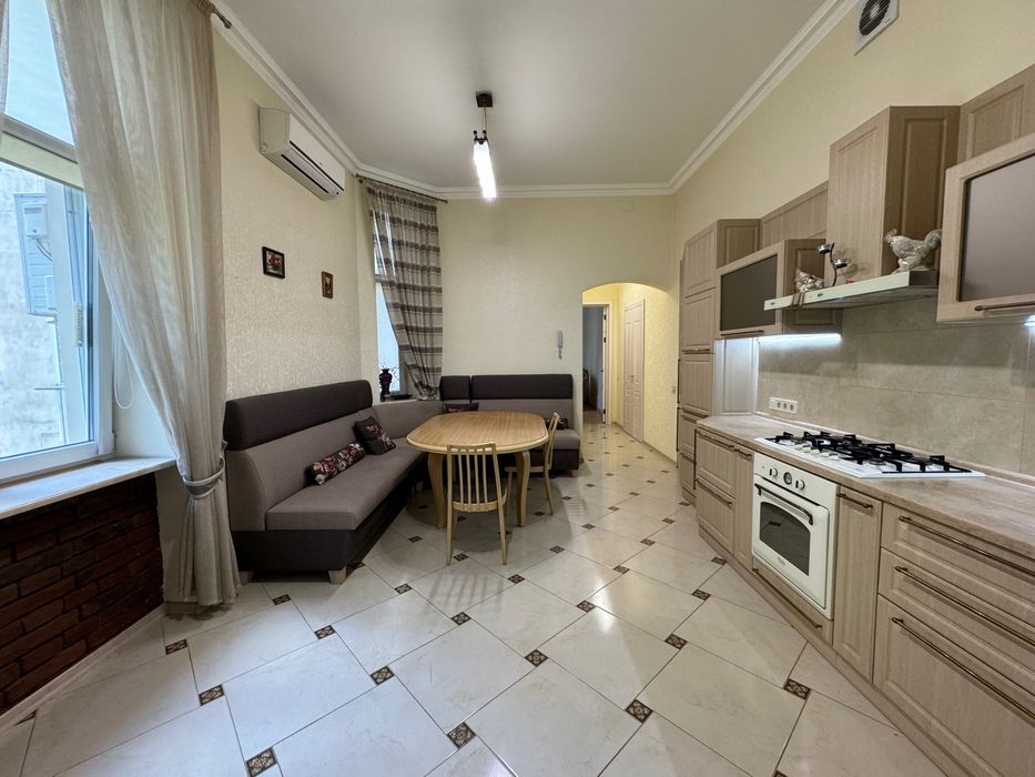 Продаж 3 кім. квартири вул. І. Франка - історичний центр Львова