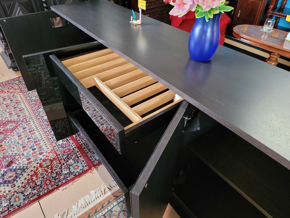 Grande aparador de marca Antarte - Como novo