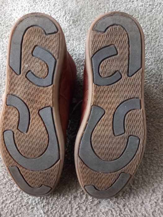 Botas de homem em pele