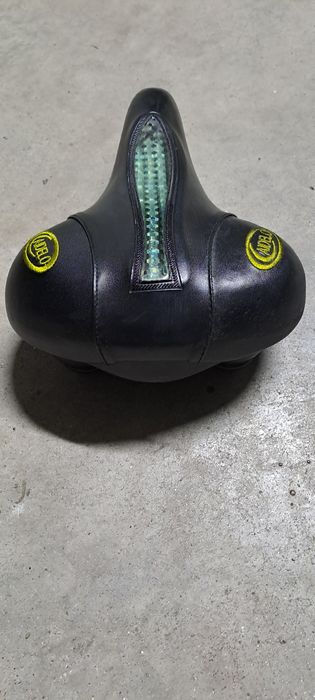Vendo 2 Selins de bicicleta em gel.