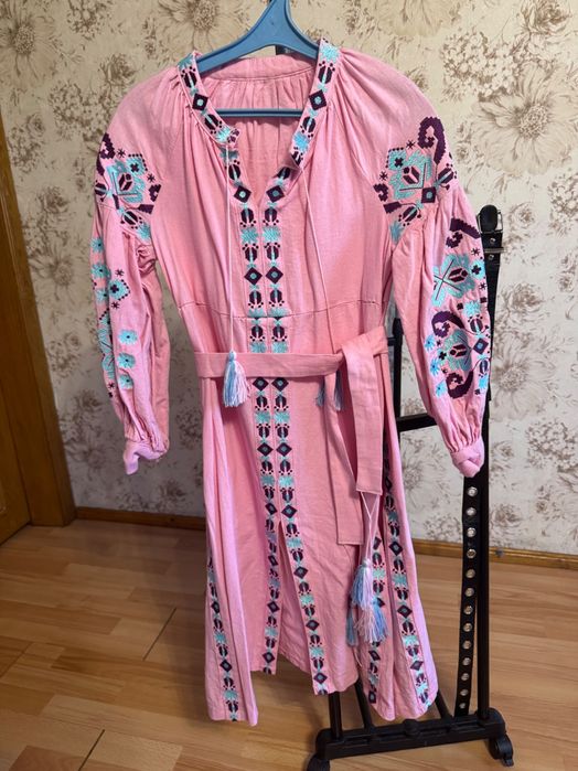 Вишита сукня рожева