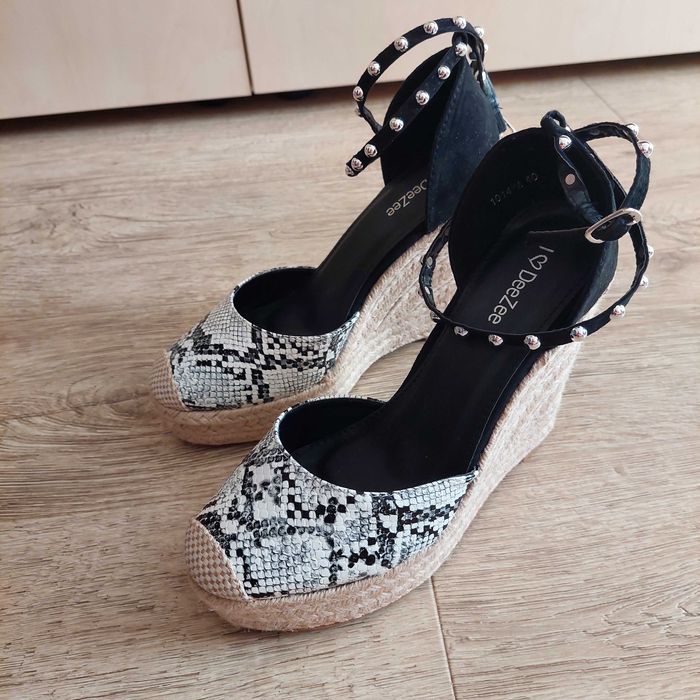 Босоніжки жіночі, 40 р. Штучна шкіра, з принтом