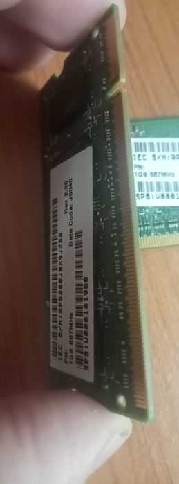 2 memórias RAM de 1 GB cada