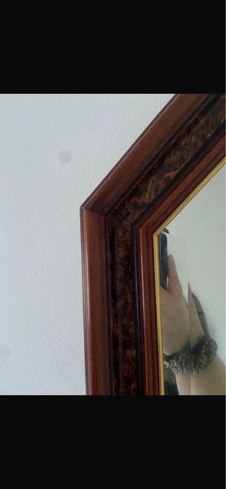 Espelho grande com moldura em madeira – 135 x 65 cm