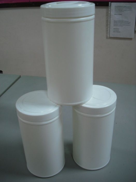 1 mochila, 1 pingadeira, caixas, 2 corta unhas e 1 base panelas