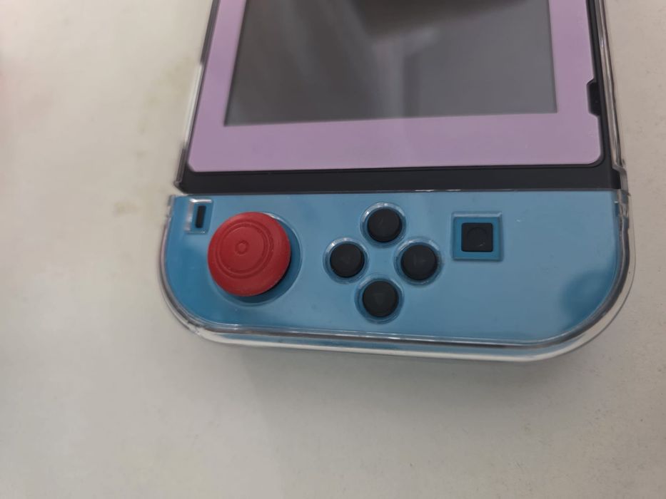 Nintendo Switch com jogo Zelda e acessórios