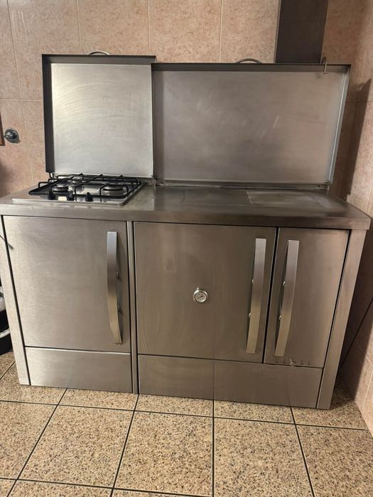 Fogão a gás e lenha como novo.