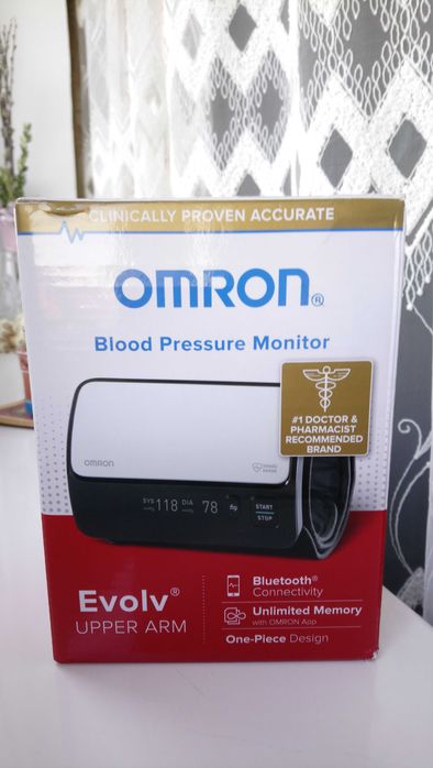 Тонометр апарат для вимірювання артеріального тиску OMRON EVOLV BP7000