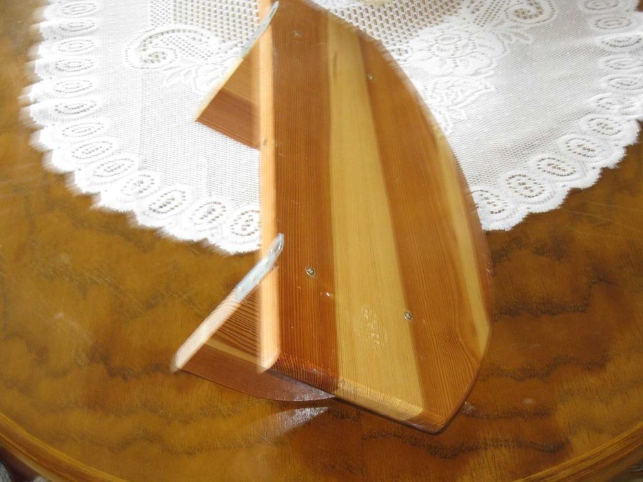 Półka wisząca na ścianę