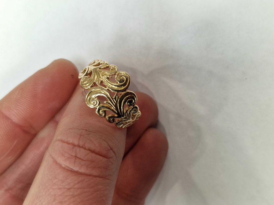 Złoty pierścionek/ 750/ 5.13 gram/ R26/ Lite złoto/ XX wiek/ Szwecja