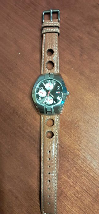 Relógio original Tommy Hilfiger bracelete pele camel, excelente estado