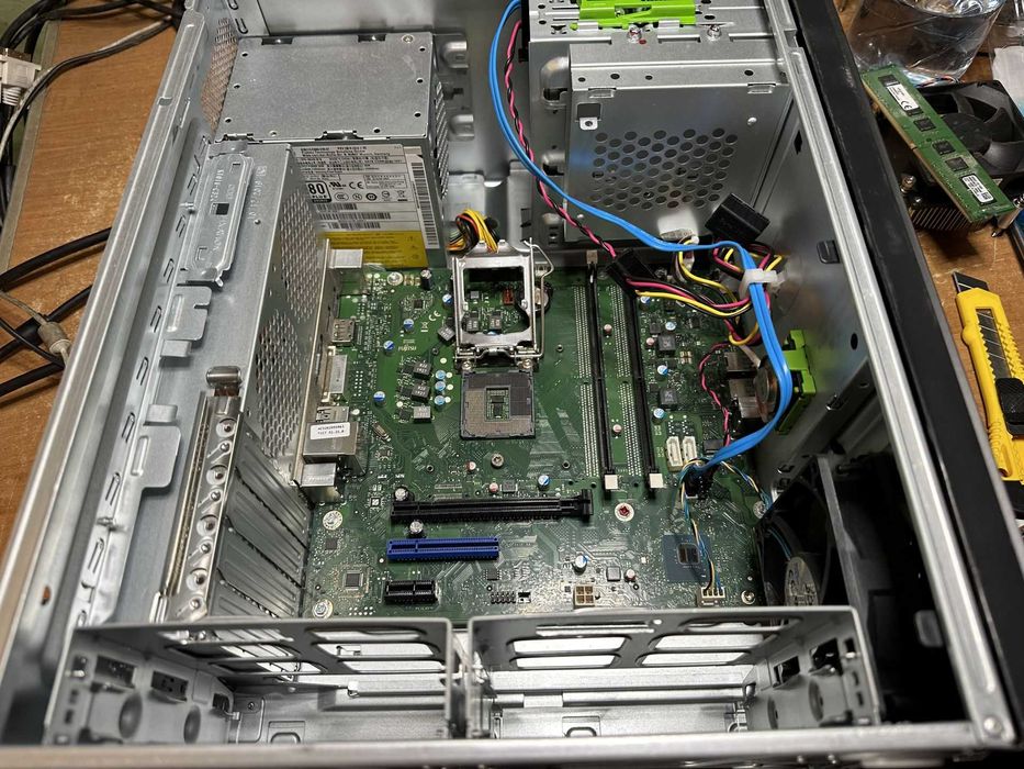 Системник Fujitsu Esprimo Р558 , робочий (БЕЗ проца, памяті, харда)