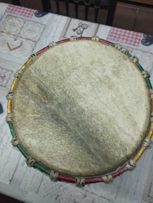 Djenbe em madeira