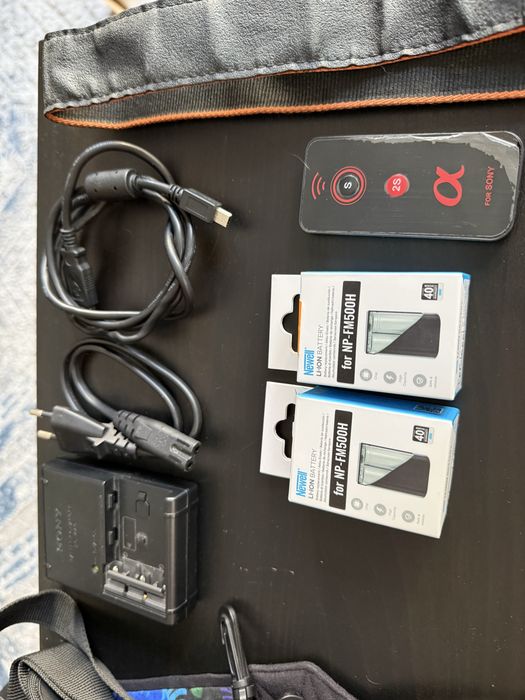 Sony Alfa 77  (SLT-A77V) + obiektywy + dodatki