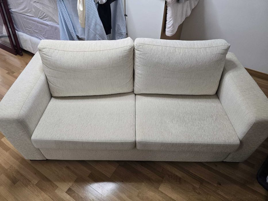 Sofá de dois lugares mais dois Sofás individual como novo.