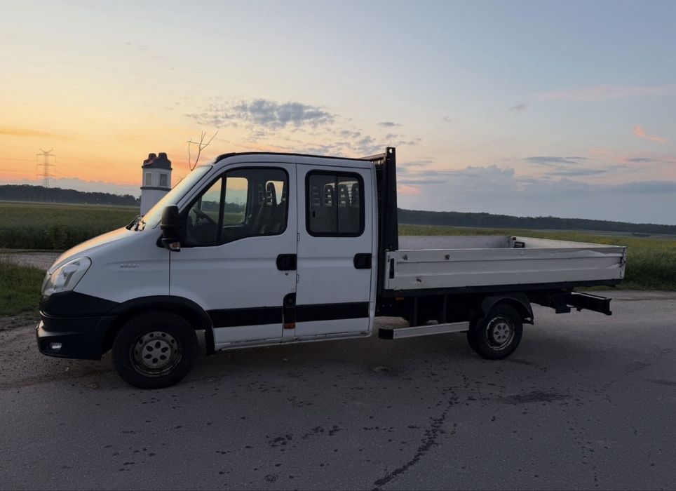 IVECO DAILY 35S21  3.0 diesel MAXI 2015 rok  doka 7 osób/brygadówka  210km