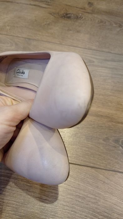 Шкіряні туфлі пудрові Clarks 37р