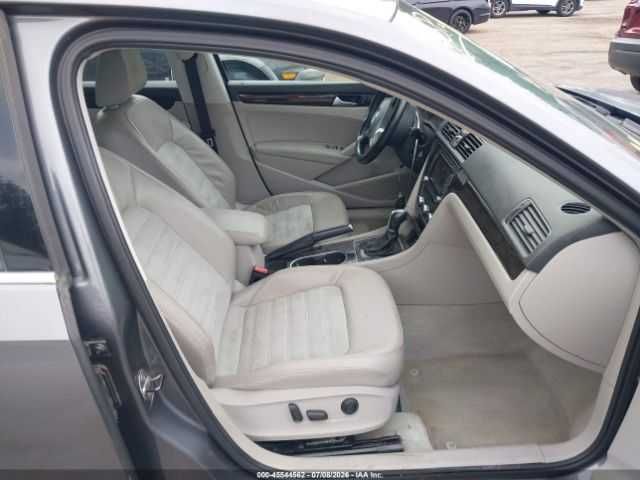 Volkswagen Passat 2.0L TDI SEL Premium