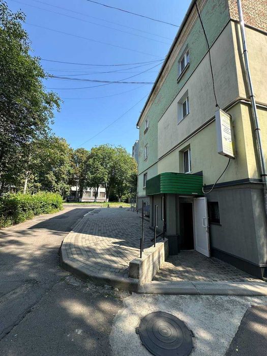 Ст. Бандери 41м2 Здам Фасадне Кутове приміщення з Хорошим Трафіком та Ремонтом