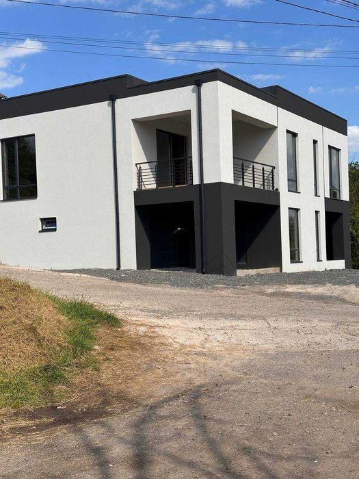 Продам приватний будинок із земеьлною ділянкою в місті