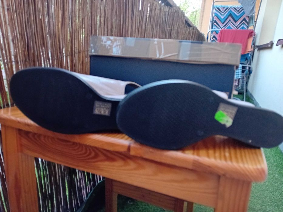 Buty sandaly skorzane na koturnie