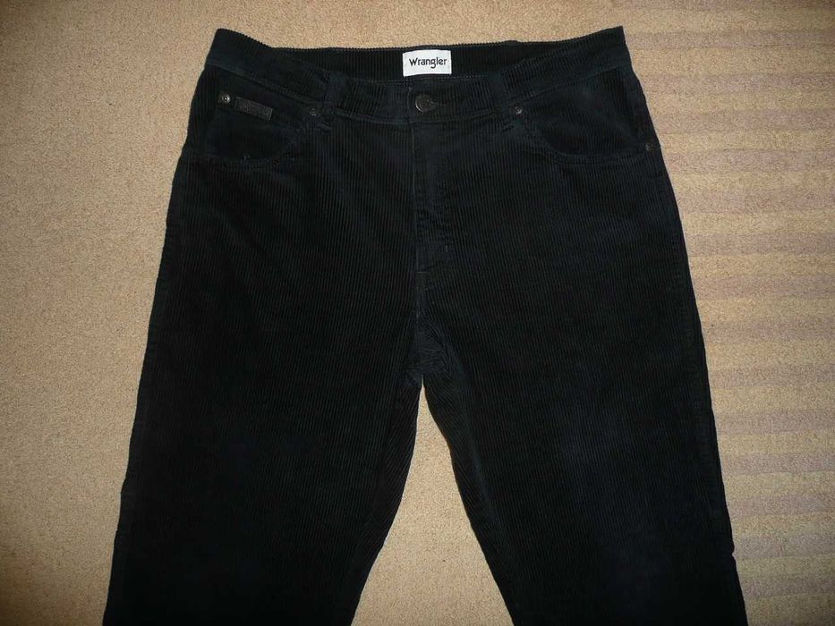 Spodnie sztruksowe WRANGLER W33/L29=44,5/93cm czarne
