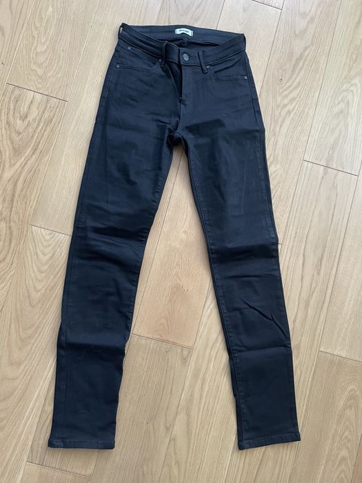 Czarne jeansy Wrangler 26x32