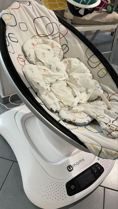 Заколисуючий центр 4moms 4