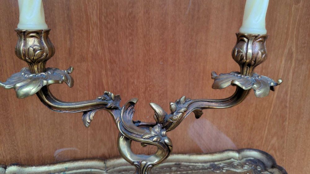 Extraordinário Castiçal / Candelabro de 2 braços em Bronze Trabalhado