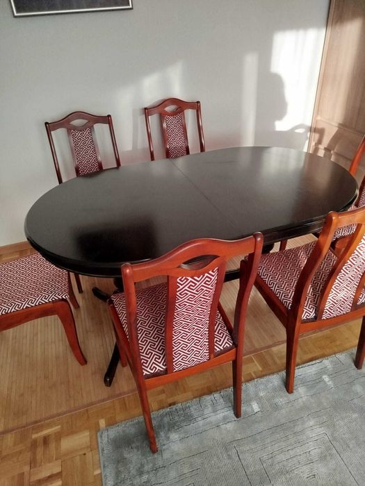 Stół rozkładany z 6 krzesłami