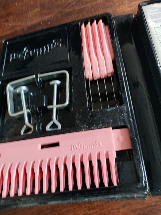 Przyrząd do robienia swetrów