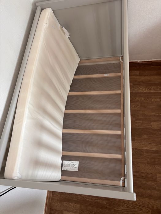 Berço IKEA SUNDVIK Cinzento (60x120cm) + Colchão – Como Novo!