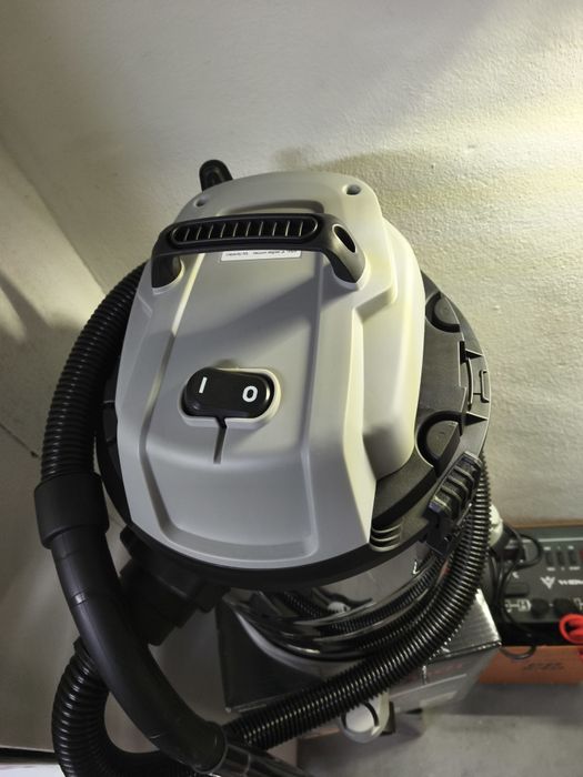 Aspirador industrial 30Litros com todos os acessórios BENTHEIMER