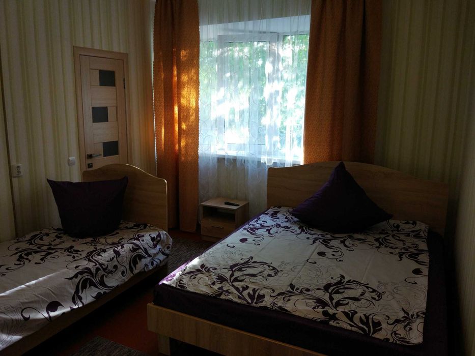 3 кімнати (з окремими санвузлами) у будинку без господарів побл. басей