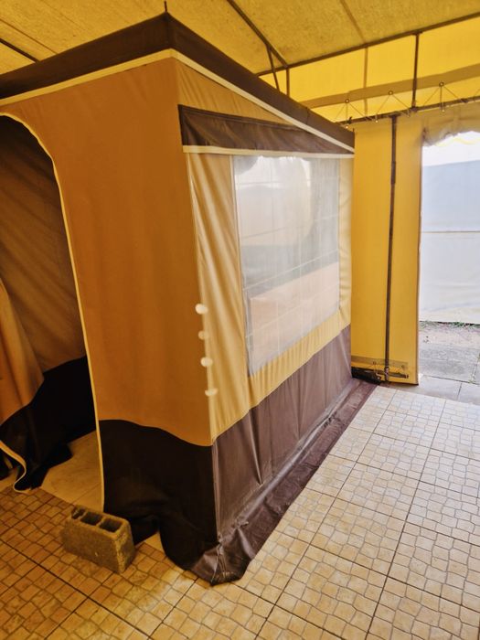 Avancado com 2 portas com cozinha agarrada