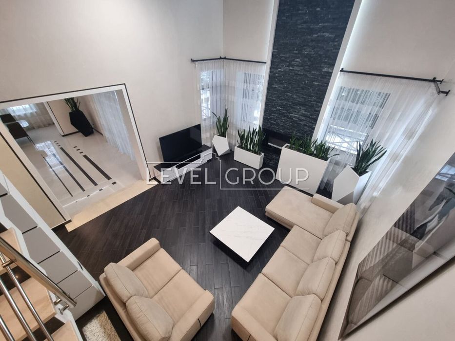 Лісники, статусний будинок в містечку, басейн, автономність